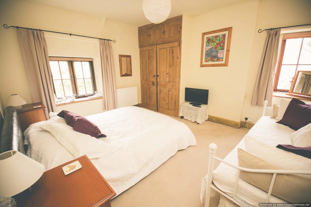 Weycroft Mill House Bed And Breakfast Axminster Habitación foto